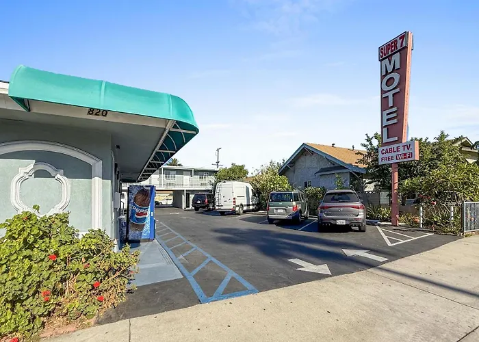 Super 7 Motel - Anaheim Packing District & Disneyland
